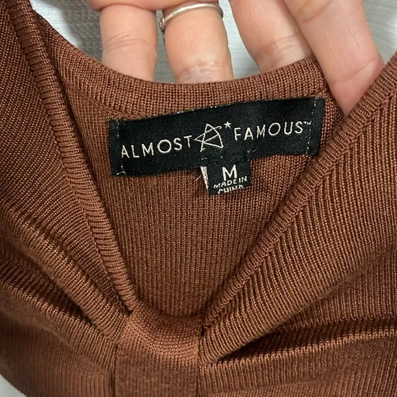 Elegant Brown Cut-Out Dress - Picture 3 of 5